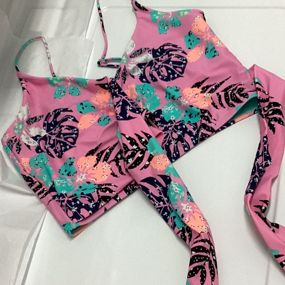 SO Pink Floral Swim Top, Size Large, Like new condition.